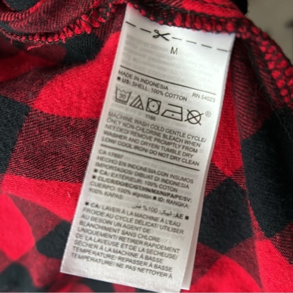 [M] Old Navy Red and Black Plaid Shirt - Picture 4 of 5